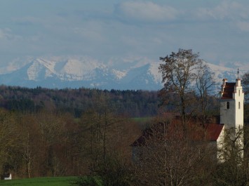 Bei gutem Wetter kann man von Kappel ein Teilort von Bad Buchau die Schweizer Alpen sehen.